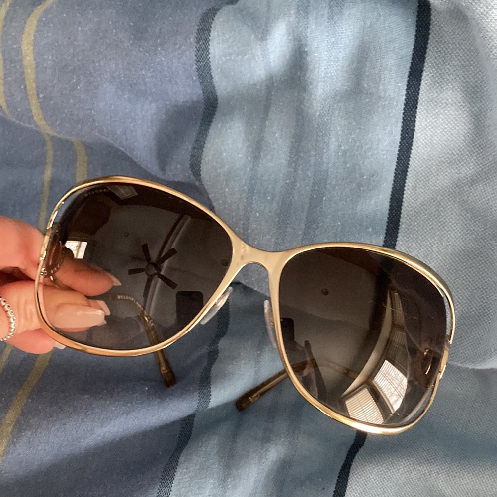 New Bvlgari (Bulgari) Sunglasses w/case dust bag and cleaning cloth